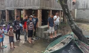 JJ 7 Salurkan Bantuan Bupati Camat Gelumbang Turun Dilokasi Dampak Banjir Didesa Kartamulia