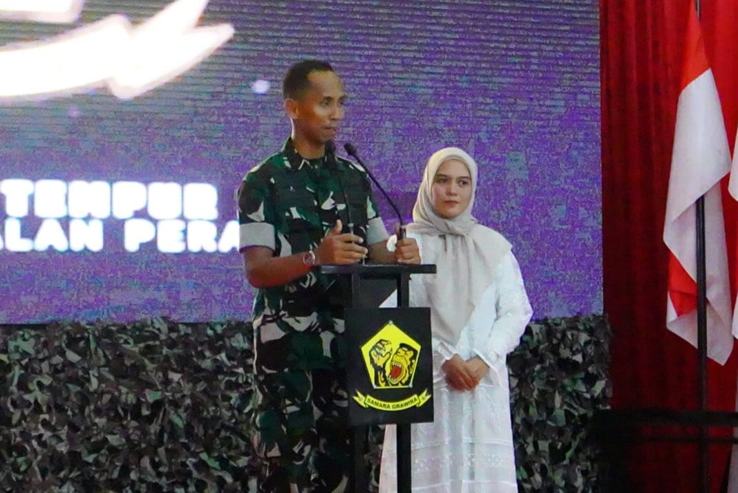 Danyon Zipur bersama Istrinya